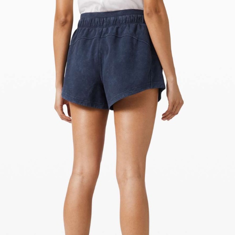 SOLD NWT Lululemon Inner Glow Short 3” - Picture 4 of 5